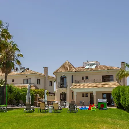 Villa Sunnyvillas: 4br Seafront Villa*private Pool*bw44 Protaras